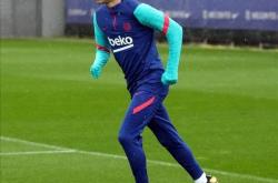 九游在线关于塞维利亚训练开放日；赛后官宣签约引欢呼；国王杯在即；资深球员宣示担当的信息