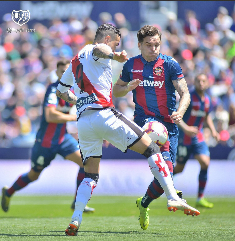 北京首钢训练开放日，今晚手感冰凉引欢呼，西甲在即，年轻球员得到机会的简单介绍